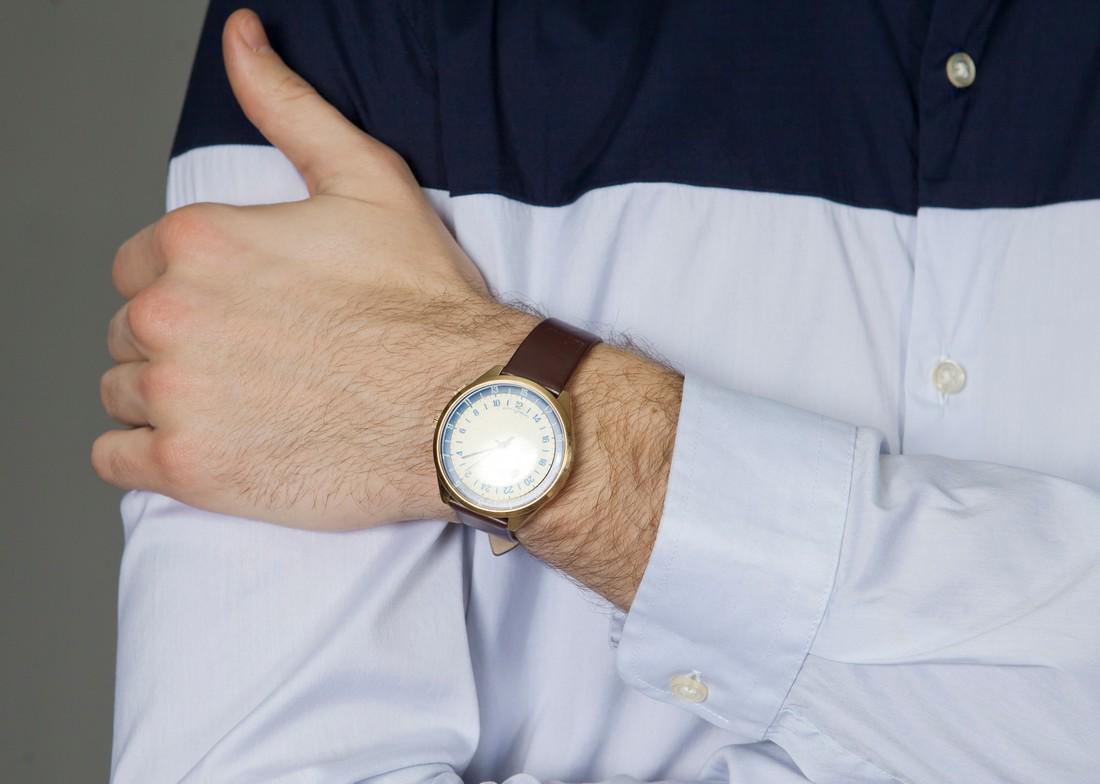 Raketa Vintage Men Wrist Watch Russian Antique Unisex: Title: Raketa Vintage Men Wrist Watch Russian Antique Unisex White USSR Watches Additional Information: Materials gold, stainless steel, leather Raketa vintage men wrist watch russian antique unisex w