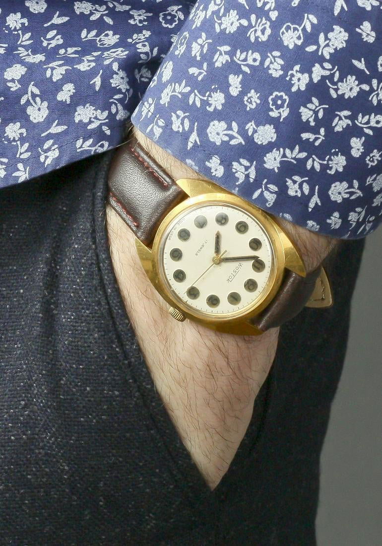 Wostok Vintage Men Wrist Watch Russian Antique Watches: Title: Wostok Vintage Men Wrist Watch Russian Antique Watches Additional Information: Wostok vintage men wrist watch russian antique unisex white USSR watches. Beautiful vintage Men Wrist Watch Wostok