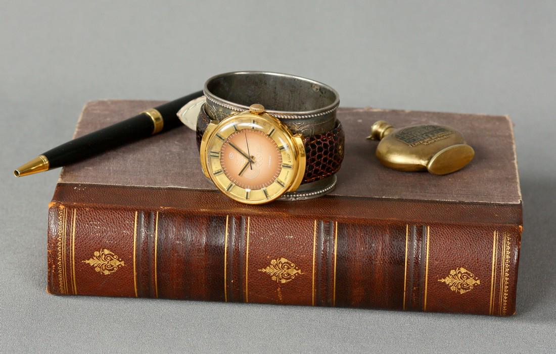 Raketa Olympics-80 Vintage Men Wrist Watch / Rare: Title: Raketa Olympics-80 Vintage Men Wrist Watch / Rare Olympics-80 Golden Vintage Men Wrist Watch Raketa Additional Information: Materials Band material: Leather Gold, Stainless steel Raketa Olympic