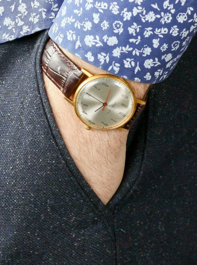 Luch Mechanical Vintage Men Wrist Watch / Russian: Title: Luch Mechanical Vintage Men Wrist Watch / Russian Antique Unisex White USSR Watches Additional Information: Materials Band material: Leather Gold, Stainless steel Luch vintage men wrist watch r