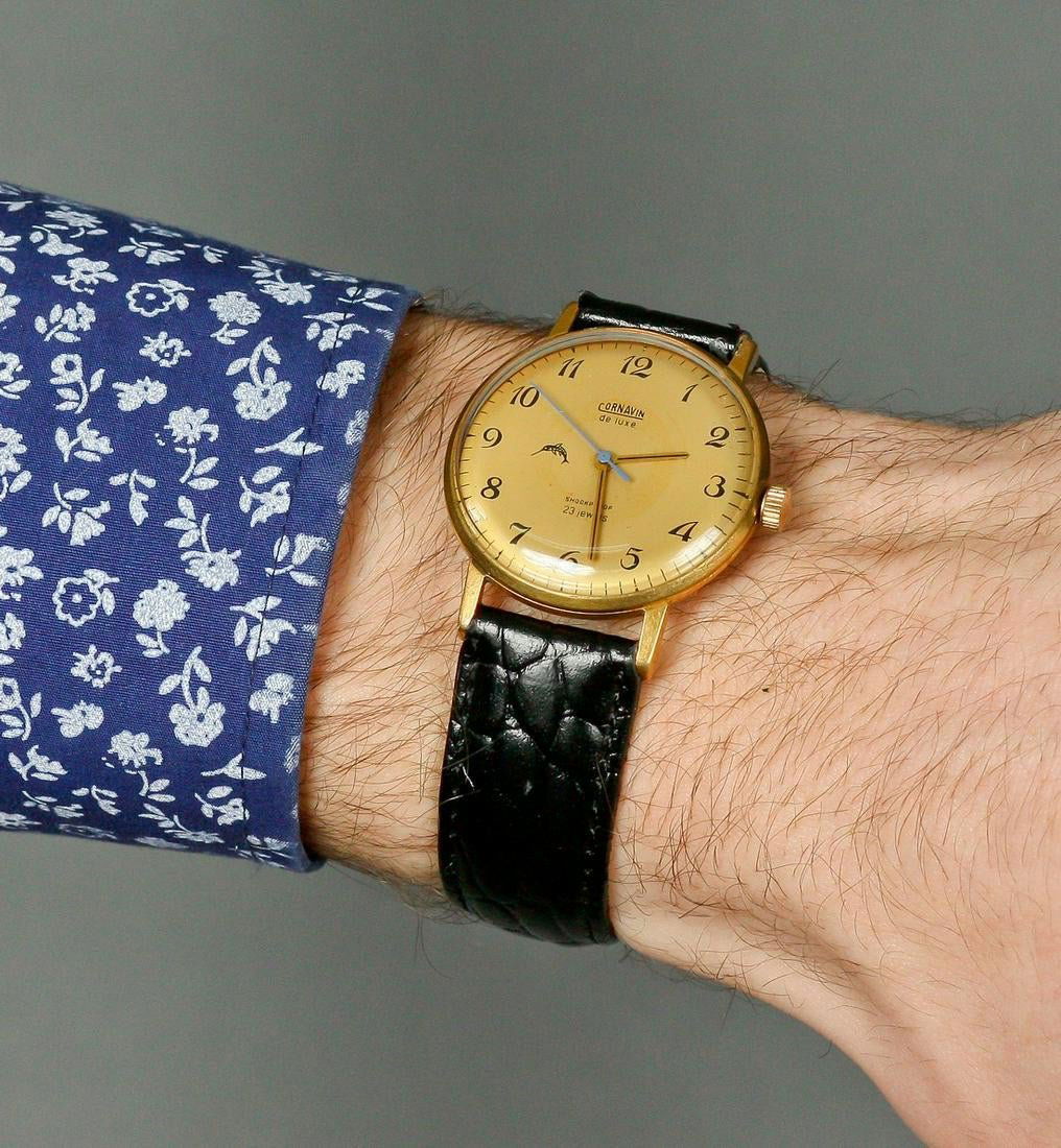 Cornavin Deluxe Automatic Vintage Men Wrist Watch: Title: Cornavin Deluxe Automatic Vintage Men Wrist Watch Soviet Antique Unisex Wrist Watches USSR Additional Information: Materials Band material: Leather Gold, Stainless steel Cornavin deluxe automat