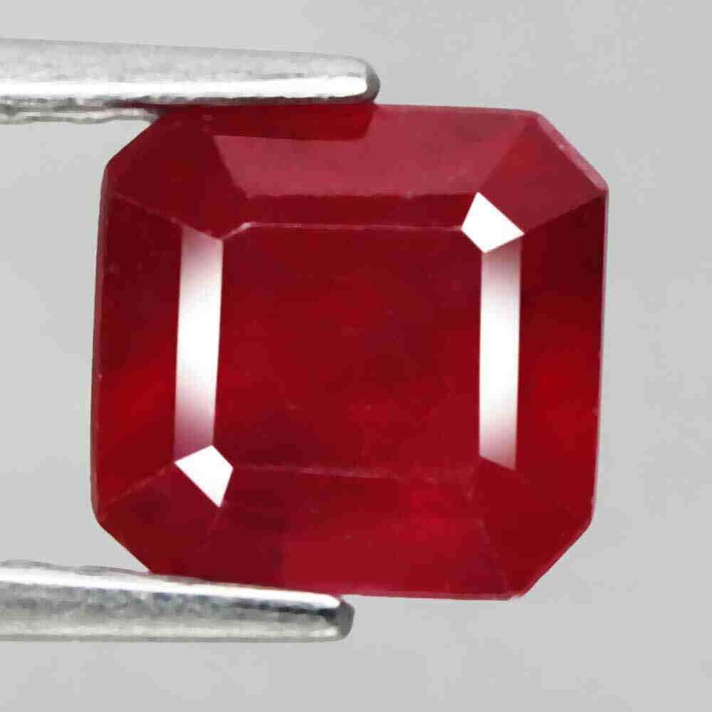 2,73 cts Natural Scissor Cut Blood Red Ruby (1 of 3)