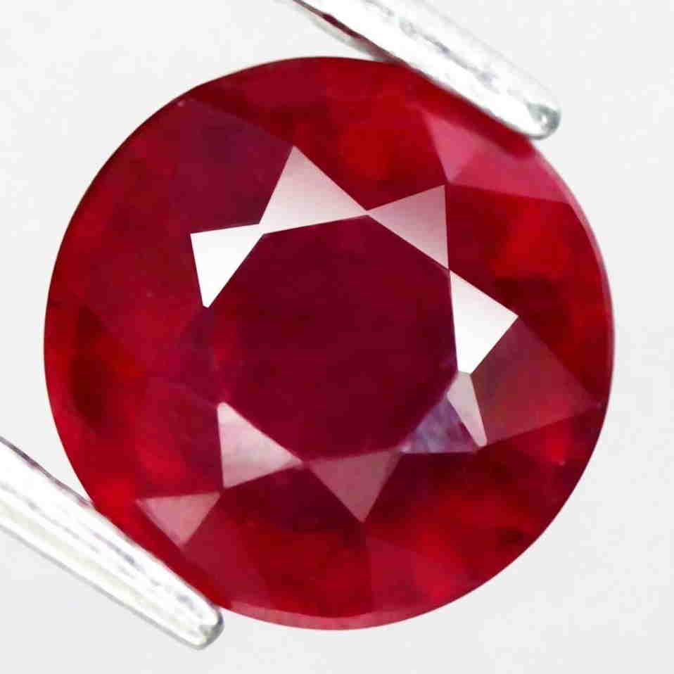1,24 cts Natural Round Blood Red Ruby (1 of 3)