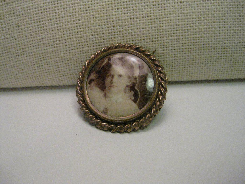 Vintage Victorian Photo Mourning Brooch - girl - round, (1 of 5)