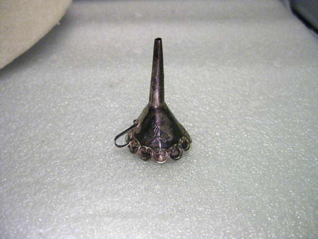 Vintage Victorian perfume funnel - sterling silver. (1 of 8)