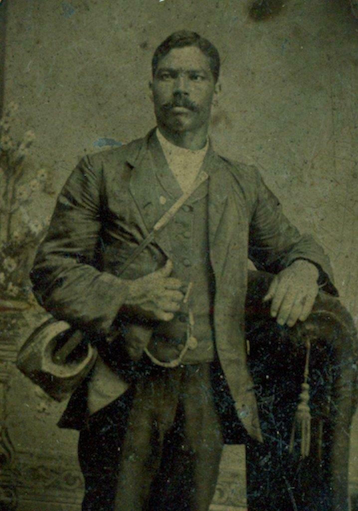 c1870 BLACK AFRICAN AMERICAN MAN SUIT w LEATHER BAG: c1870 BLACK AFRICAN AMERICAN MAN SUIT w LEATHER BAG MEDICAL? PLUMMER Wheeling WV c1870 BLACK AFRICAN AMERICAN MAN SUIT w LEATHER BAG MEDICAL? PLUMMER Wheeling WV Description Circa 1870s Antique Tintyp