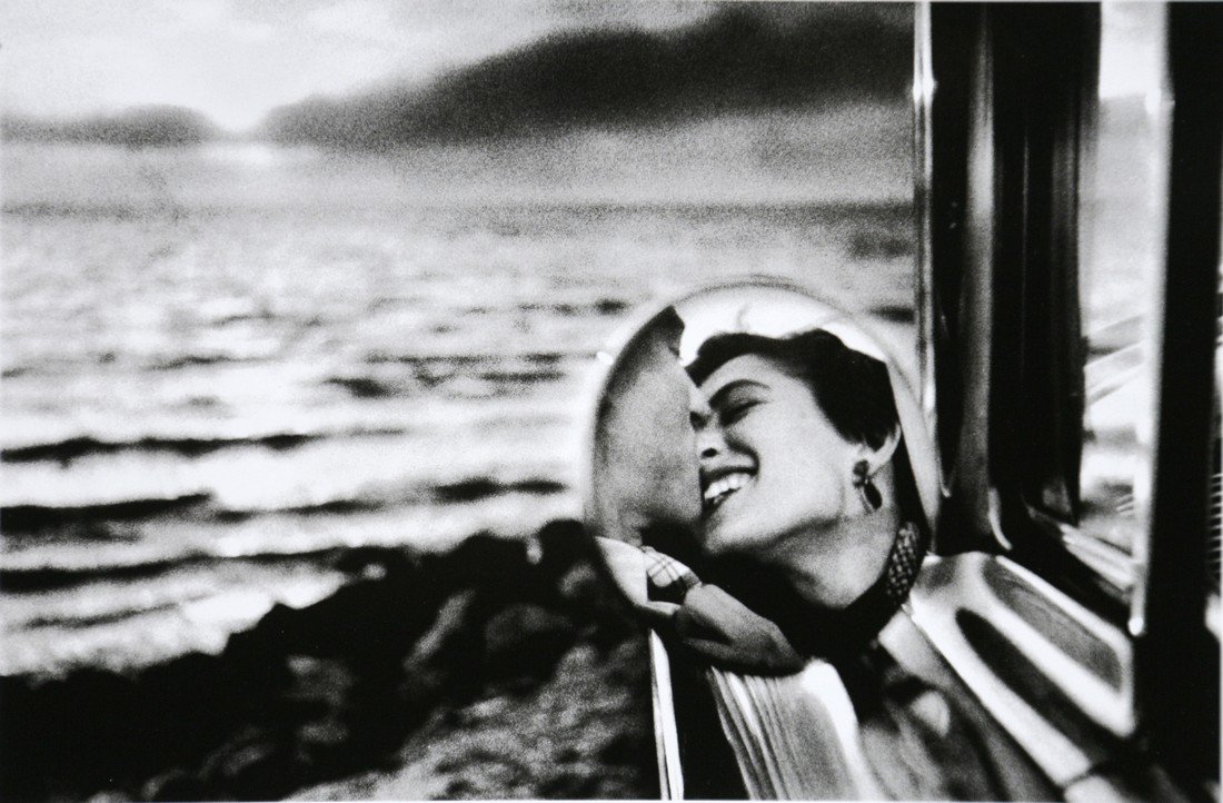 Elliott Erwitt - California, Usa, 1955: Artist: Elliott Erwitt Title: California, Usa, 1955 Date/Printed: 2008 Medium: Photo Litho with Copyright Elliott Erwitt / Magnum Photos Printer Location: Italy Additional Information: 14.5x22 cm - 5.