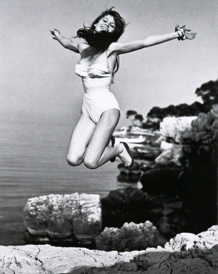 Philippe Halsman - Brigitte bardot.La Madrague,1955 (1 of 1)