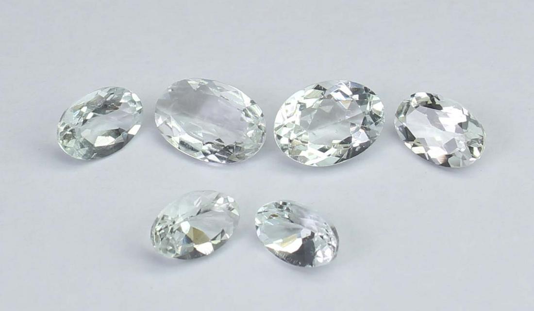 2.78 Ct Natural White beryl Lot: No Reserve! Title: 2.78 Ct Natural White beryl Lot Additional Information: Gemstone : Natural White berylOrigin : BrazilWeight : 2.78 caratDimensions : 7.1x4.9x2.3 mm - 5.5x3.6x3.3 mmShape : Oval CutN