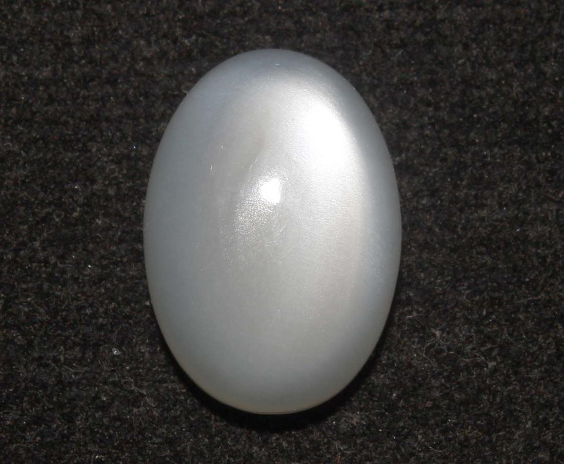 5.40 Cts Natural Moonstone: No Reserve! Title: 5.40 Cts Natural Moonstone Additional Information: Gemstone : Natural MoonstoneOrigin: IndiaWeight: 5.40 carats Dimensions: 14x10x5 mmShape/Cut: Oval CabochonColour: WhiteTransparen
