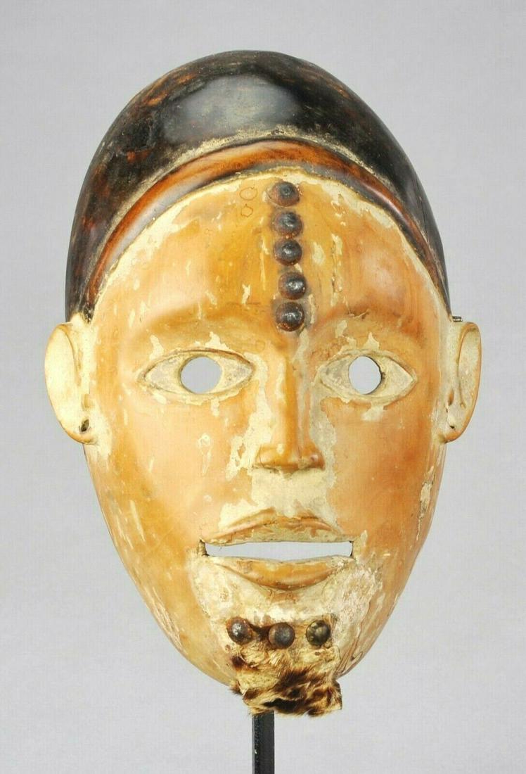 Superb Mask YOMBE Congo DRC Bakongo Kongo people: CONGO DRC Superb Kongo Yombe mask CHARACTERISTICS : TYPE OF OBJECT : Mask ETHNICAL GROU : Kongo / Yombe COUNTRY OF ORIGIN : Democratic Republic Congo (ex Zaire, ex Belgian Congo). MATERIAL : Wood, ski