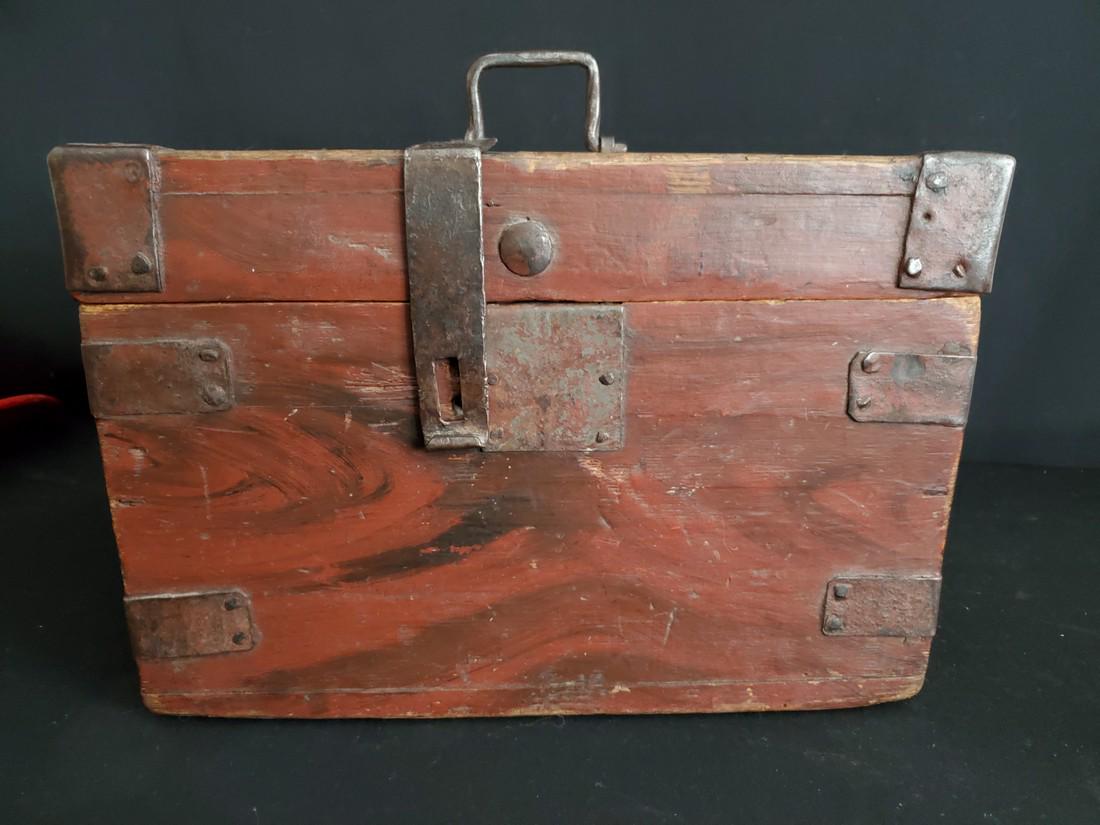 Wooden Liquor Chest (1 of 5)