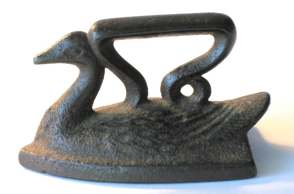 Early Cast Iron Miniature Swan Sad Iron. (1 of 2)