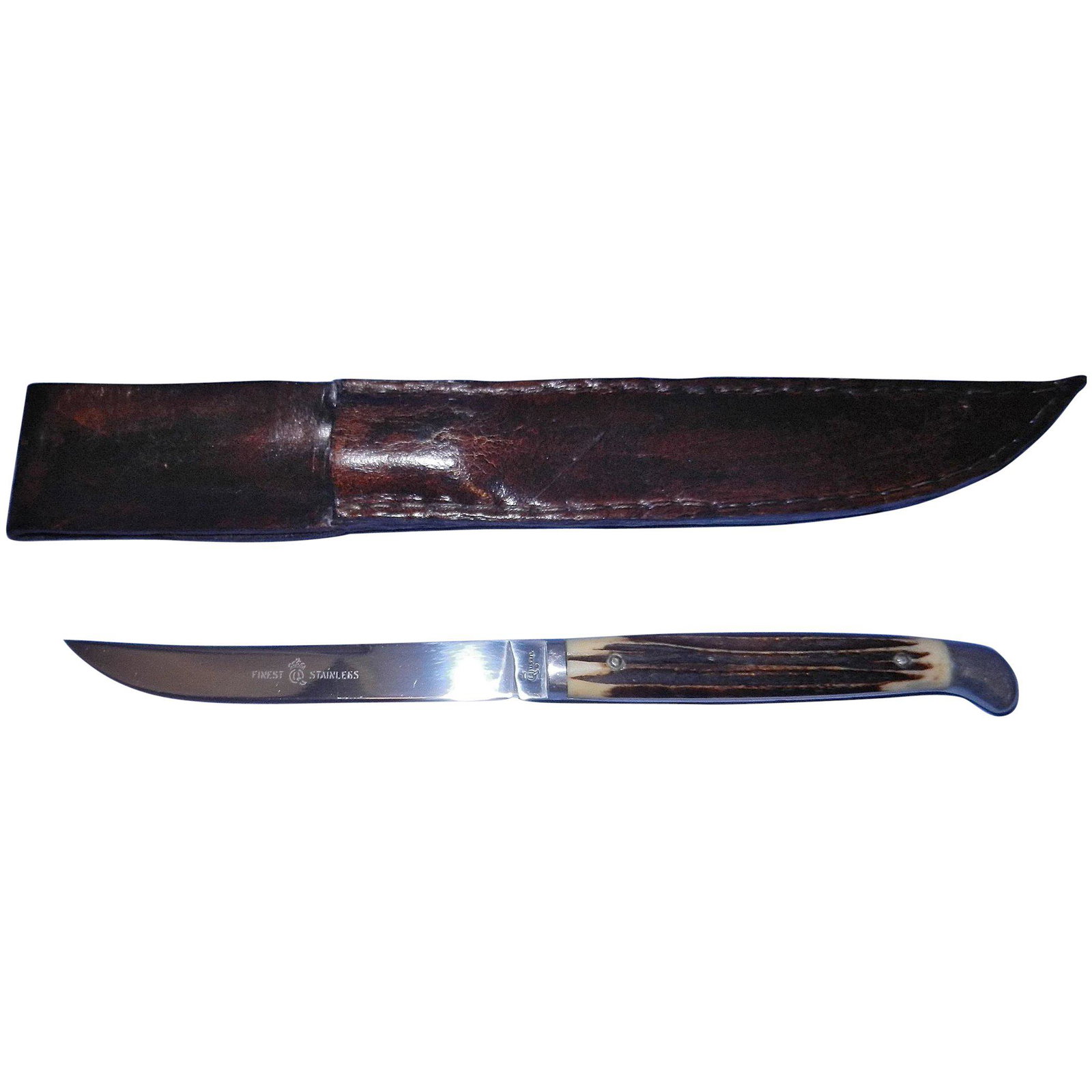 Vintage Queen Steel 1952 Fixed Blade Hunting Knife with: This Vintage Queen Steel 1952 Fixed Blade Hunting Knife with Sheath is in near MINT condition. The sheath is in excellent condition. The knife has the original factory edge, never sharpened, full tang