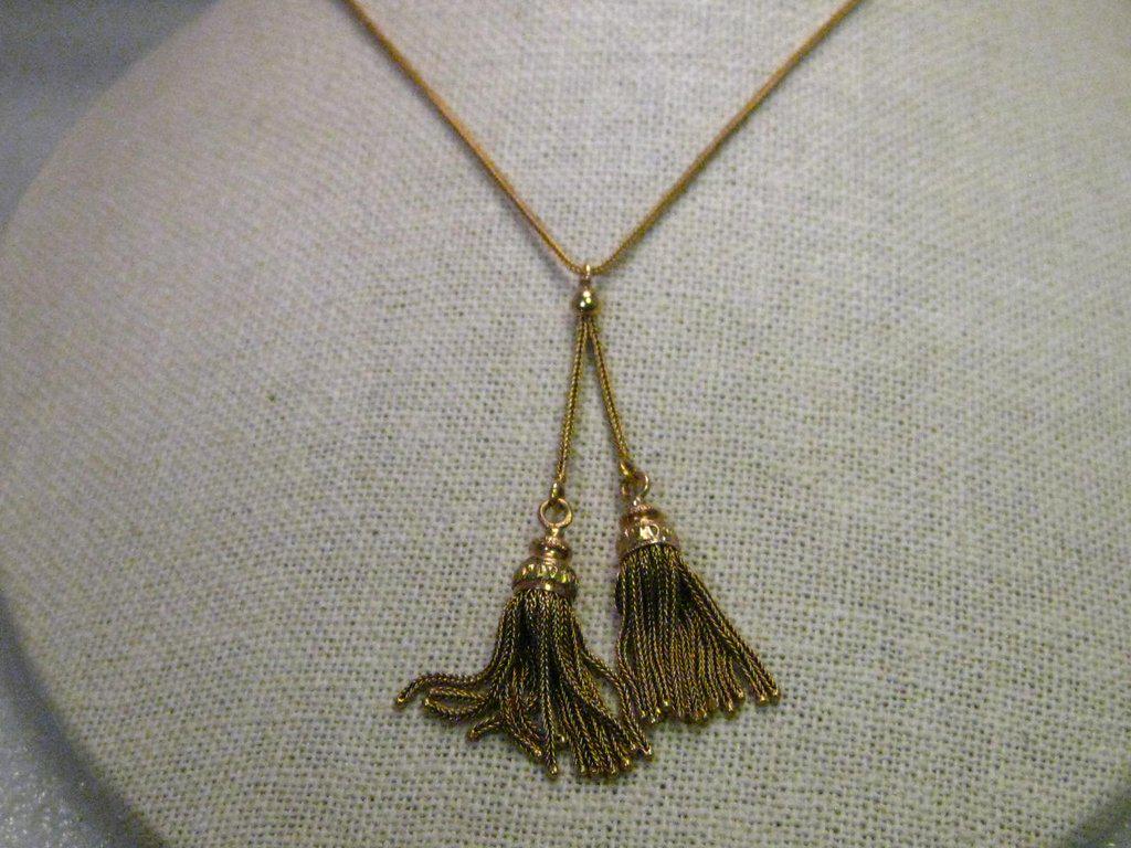 Vintage14kt Gold Tassel Levant Necklace, 22", Mid-East,: Vintage 14kt Gold Double Dangle Tassel Necklace, 22" long. Very interesting as it has a features typical of middle eastern and levant necklaces from Yemen, Turkey, and probably Syria or Palestine. Fro