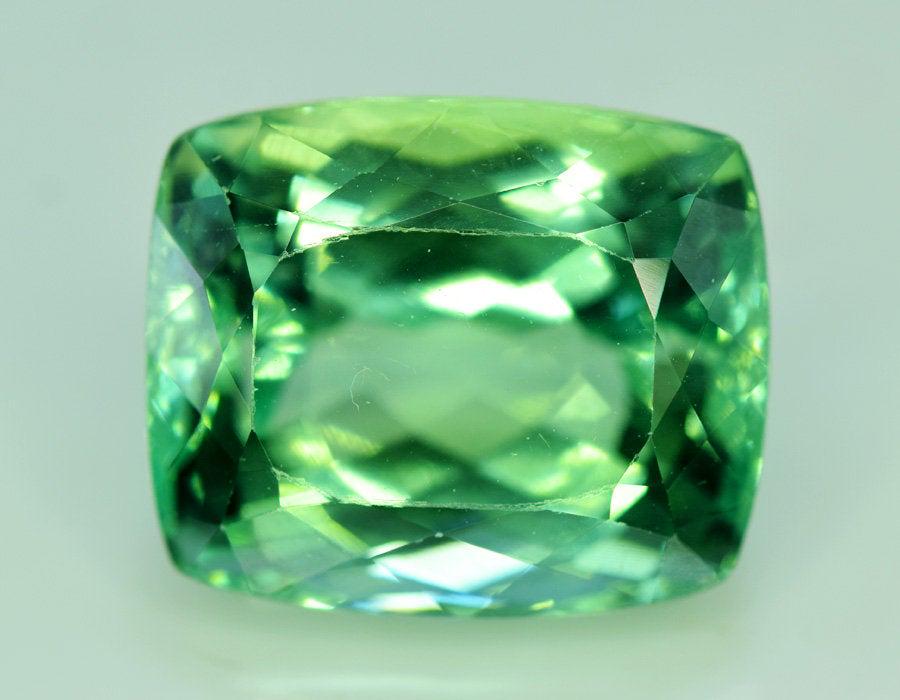 18.95 Carats Very Amazing Lush Green Spodumene Kunzite (1 of 4)