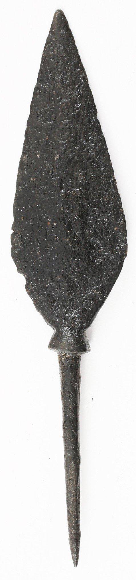 VIKING ARROWHEAD 850-1100 AD.: Just under 3 5/8" total length. Well forged. A flesh cutting arrow with a leaf-shaped point on spread foot with a tapered tang. Used against unarmed civilians for raiding before the attack. Vikings me