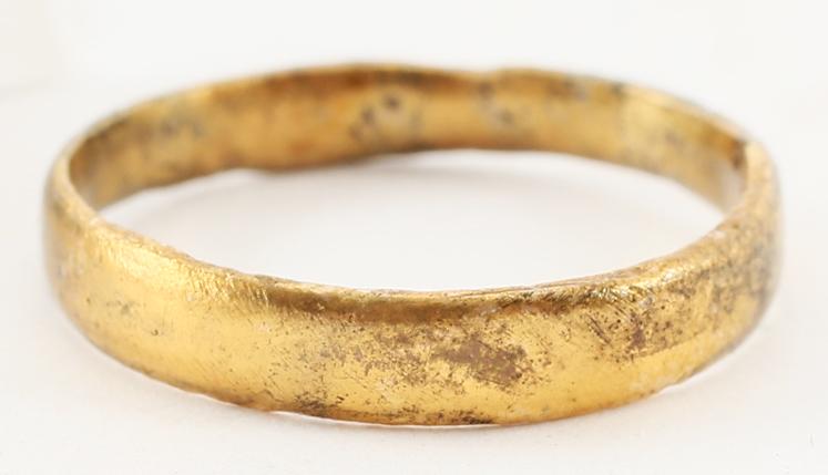 VIKING WOMAN’S WEDDING RING 866-1067 AD JEWELRY SIZE 5: Broad 3.3mm band with curved surface. The 24 karat gold surface professionally restored. Vikings exchanged rings on the pommel of the groom’s sword. Gift boxed with a certificate of authenticity. Re