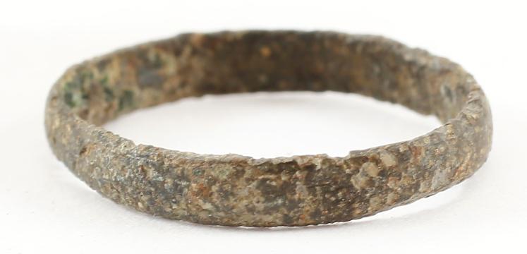 VIKING WOMAN’S WEDDING RING, 850-1050 AD SIZE 2 ¾.: No Reserve! Bronze originally gilt, size 2 ¾, oval form. Slightly rounded section 2.7mm width. Originally polished and gilt, this ring now has an overall texture from burial. Gift boxed with certific