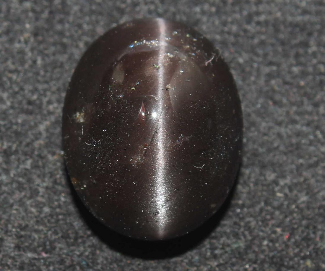 16.75 Ct Natural Spectrolite Cat's Eye: No Reserve! Title: 16.75 Ct Natural Spectrolite Cat's Eye Additional Information: Gemstone : Natural Spectrolite Cat's EyeOrigin : AfricaWeight : 16.75 Ct Dimensions : 16.8x13.4x9.7 mmShape : Oval Cab