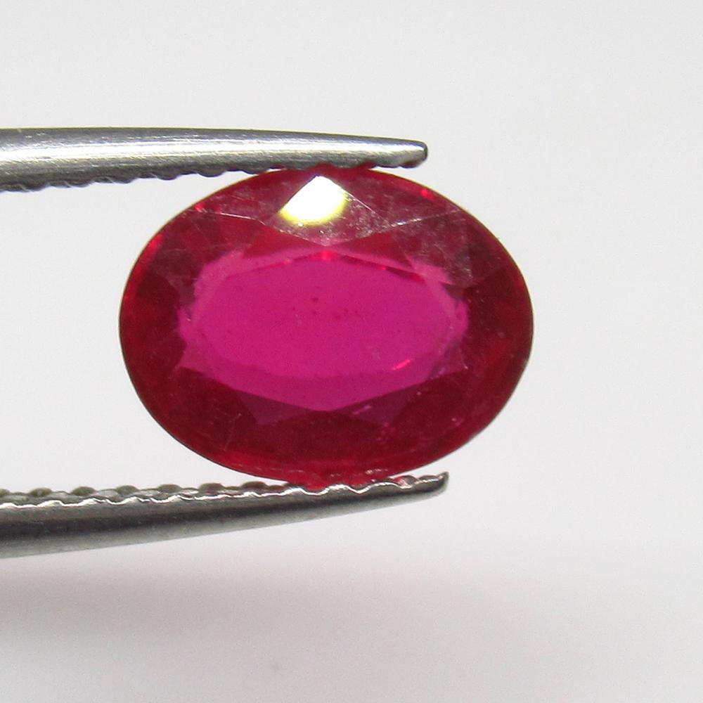 1.65 Ct Natural Mozambique Pinkish Red Ruby Oval Cut (1 of 2)