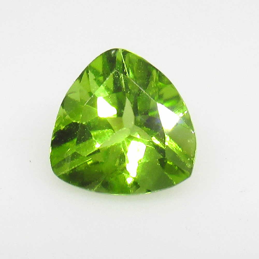 1.15 Ctw Natural Pakistan Peridot Trillion Cut: No Reserve! Title: 1.15 Ctw Natural Pakistan Peridot Trillion Cut Stone Clarity: VVS Gemstones: Peridot Carat Weights: 1.15 Size/Dimensions: 6.90 x 7.10 x 4.10 mm Additional Information: Top Class Lus