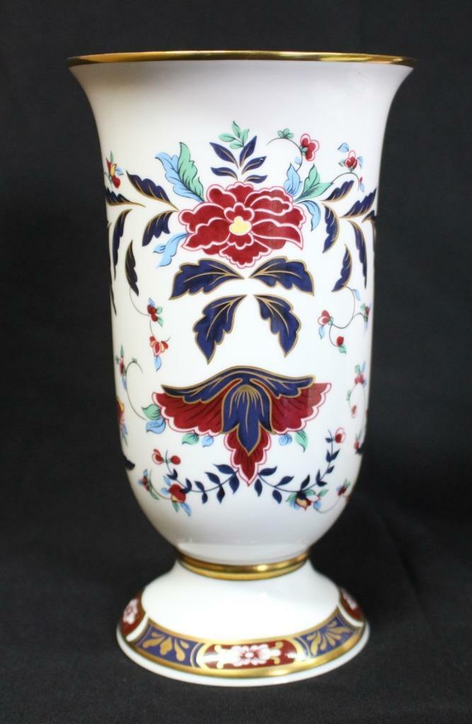 Royal Worcester Prince Regent Vase: Royal Worcester Prince Regent Vase Royal Worcester Prince Regent Vase Description Manufacturer Royal Worcester, Made in England Patern Prince Regent Type Vase Height 20 cm / 8 in<b