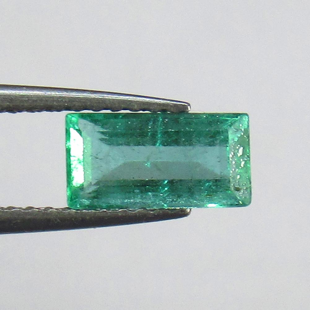 0.88 Ct Natural Zambian Emerald Rectangle Cut (1 of 2)