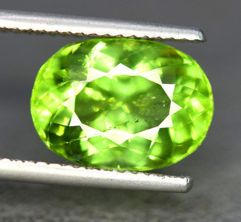 9.85 Ct Top Quality Oval Shape Peridot Gemstone - item (1 of 5)