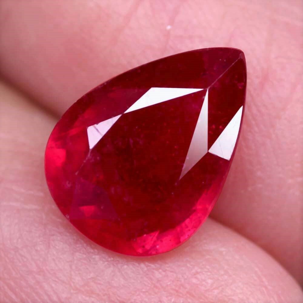 3,30 cts Natural Pear Cut Luminous Pink Red Ruby (1 of 3)