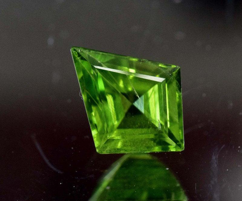 4.35 Carats Top Quality Fancy Cut Peridot Gemstone - (1 of 8)