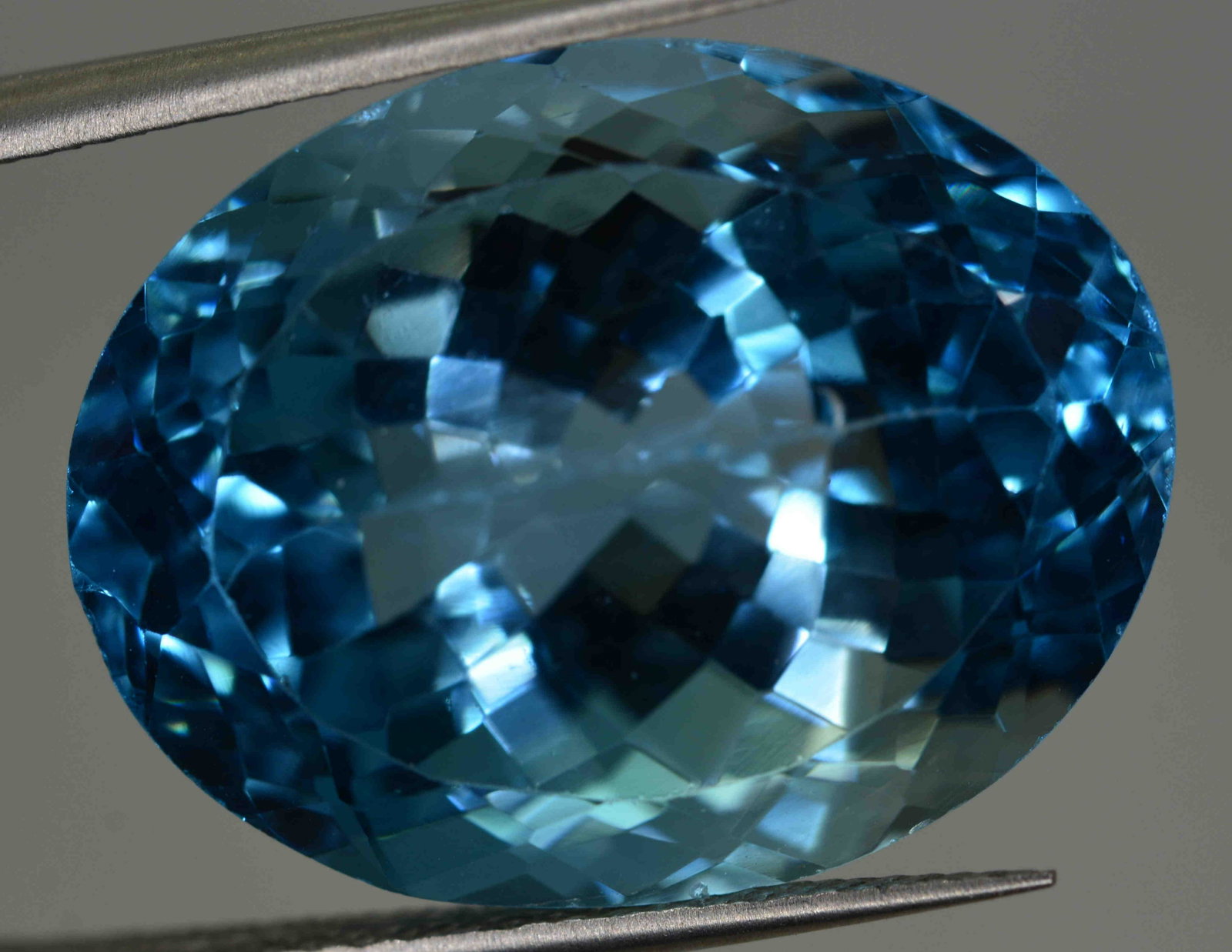 20 Carats Oval Cut Swiss Blu Topaz ~ 18x14x10 MM: 20 Carats Oval Cut Swiss Blu Topaz ~ 18x14x10 MM Reserve: $70.00 Shipping: Domestic: Flat-rate of $12.00 to anywhere within the contiguous U.S. International: Foreign shipping rates are determined by 