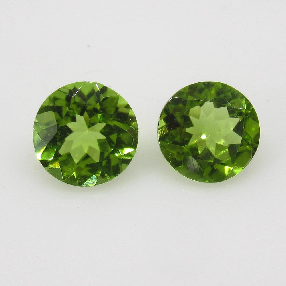 2.59 Ctw Natural Pakistan Peridot Round Pair: Title: 2.59 Ctw Natural Pakistan Peridot Round Pair Stone Clarity: VVS Gemstones: Peridot Carat Weights: 2.59 Size/Dimensions: 7.00 x 7.00 x 4.20 mm / 2 PC's Additional Information: Top Class Luster /