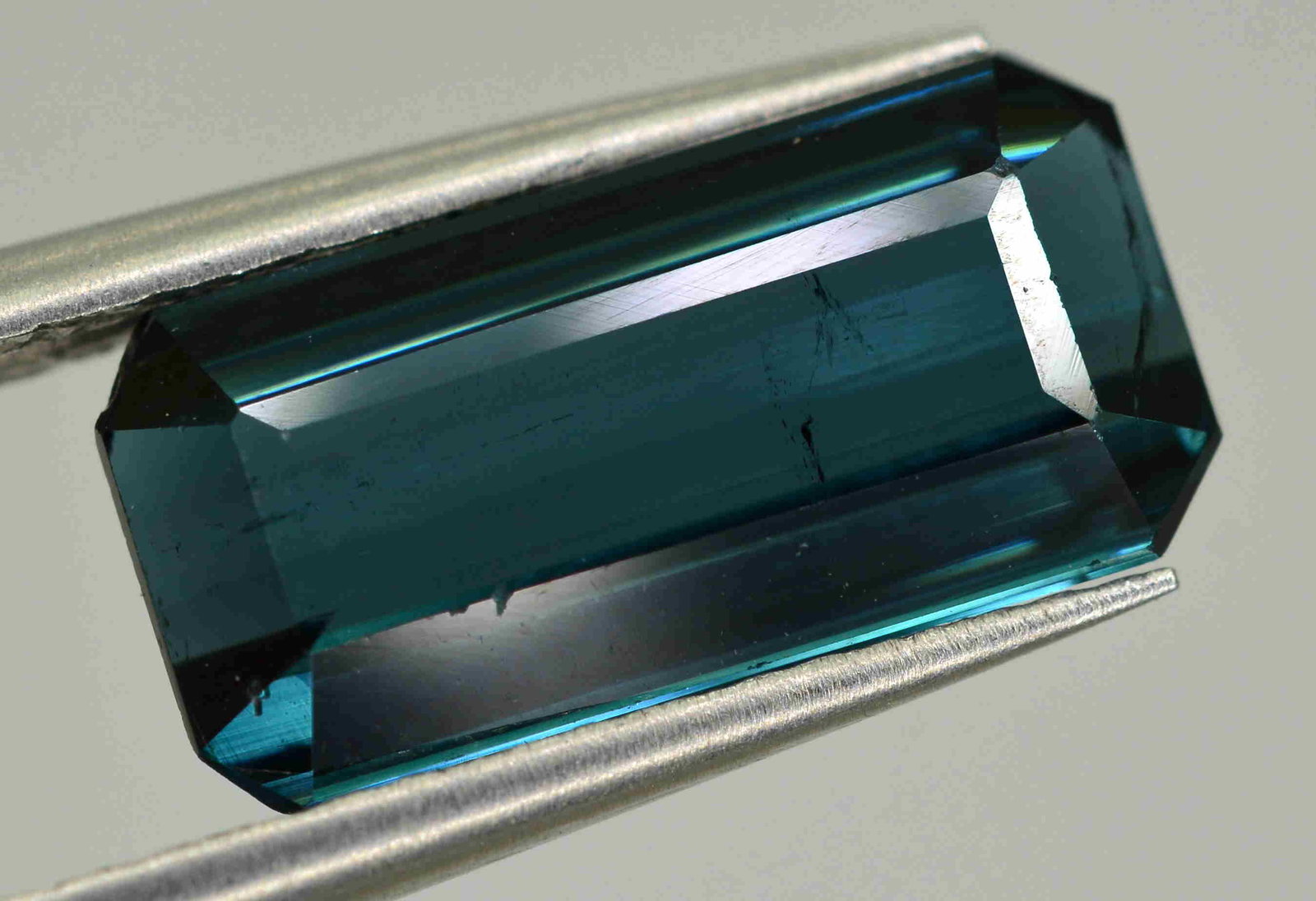 2 Carats Blu Tourmaline~10x5x3 MM: Title: 2 Carats Blu Tourmaline~10x5x3 MM Gemstones: Tourmaline Carat Weights: 2 Carats Size/Dimensions: 10x5x3 MM Additional Information: Heated Reserve: $40.00 Shipping: Domestic: Flat-rate of $13.0