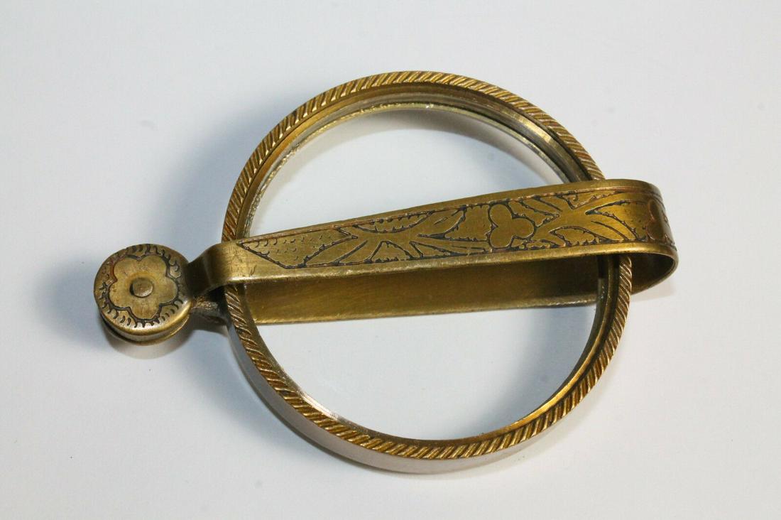 Brass Pocket Folding Glass Magnifying Lens Fleur de Lis: Brass Pocket Folding Glass Magnifying Lens Fleur de Lis Reserve: $25.00 Shipping: Domestic: Flat-rate of $6.00 to anywhere within the contiguous U.S. International: Foreign shipping rates are determin