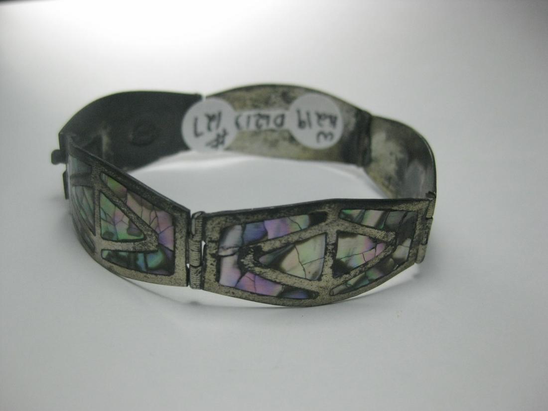 Vintage Sterling Inlaid Abalone Bracelet, Mexico, 7": Vintage Sterling Inlaid Abalone Bracelet, Mexico, 7". Weight is appx. 14.18 grams. Mid-Century. Signed Mexico, .925. This has five hinged links that are wider in the center and tapered toward the hing