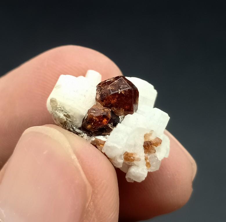 13.40 Carat Very Beautiful Natural Garnet Specimen: No Reserve! Title: 13.40 Carat Very Beautiful Natural Garnet Specimen Treatment: Natural Gemstones: Garnet Weight: 13.40 Ct Size/Dimensions: 17x12x10 mm Origin: Pakistan Shipping: Domestic: Flat-rate 