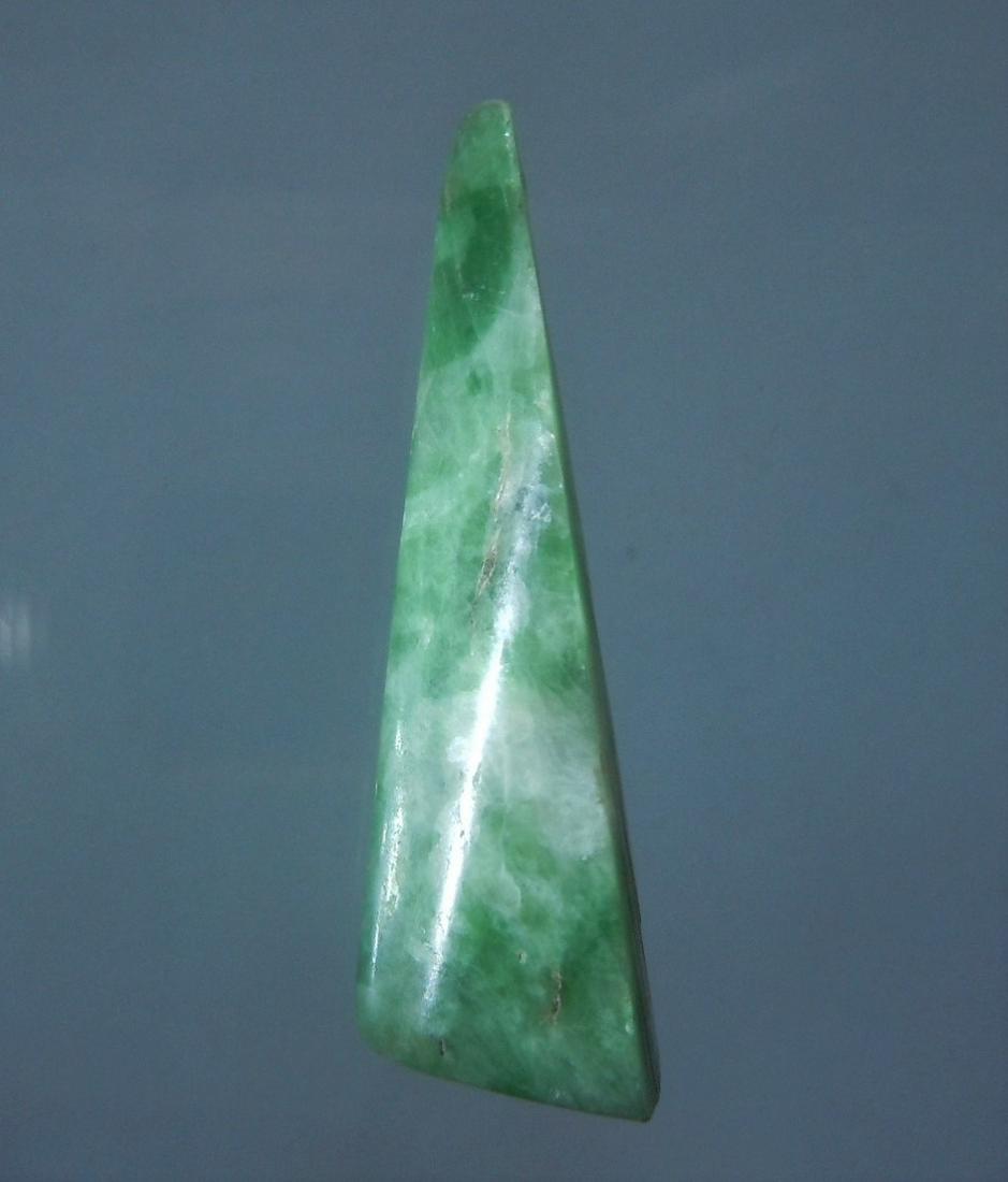 14 CT GENUINE BURMESE JADEITE JADE: No Reserve! Title: 14 CT GENUINE BURMESE JADEITE JADE Origin: Hpakant, Kachin State, Myanmar Size: 3.1x0.9x0.7 cm / 2.8 gram Description: polished, dark green jadeite jade Shipping: Domestic: Flat-rat