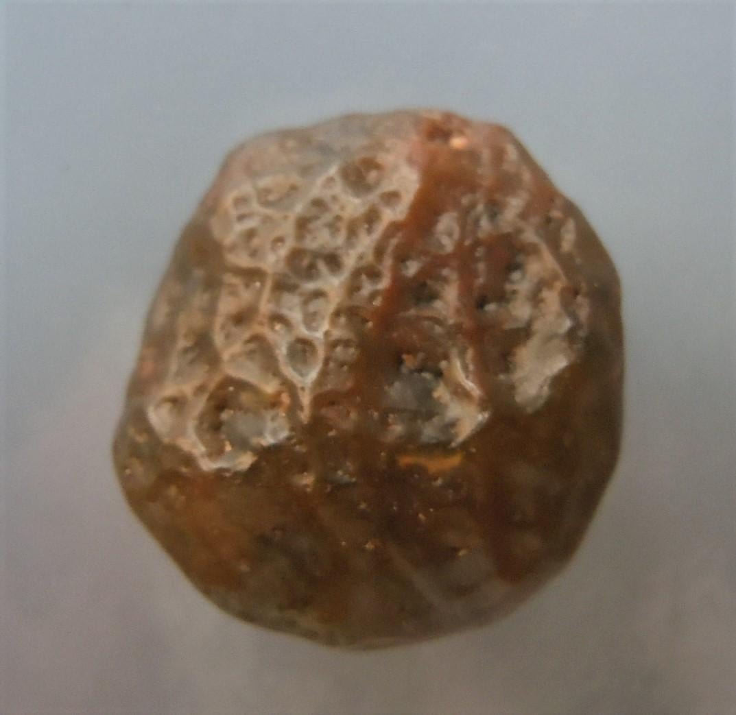 AGATE WITH VEINLET STRUCTURE: Title: AGATE WITH VEINLET STRUCTURE Origin: Alashan Area, Gobi Desert, Inner Mongolia, China Size: 1.5x1.3x1 cm / 3 gram Description: dark brown agate with fine veinlet structures Reserve: $3.00 Shipp