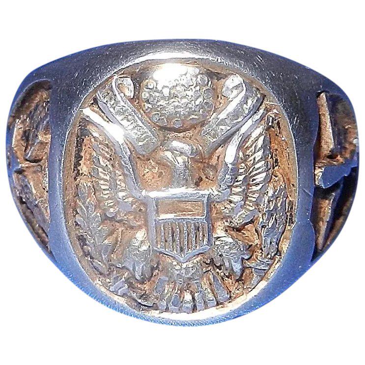 Vintage WWII U.S.A. American Military Army Ring (1 of 7)
