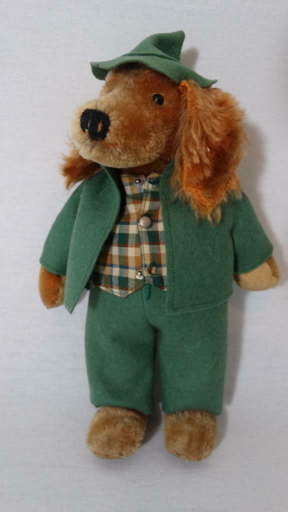 STEIFF WALDI THE HUNTER DACHSHUND DOG FREE STANDING: STEIFF WALDI THE HUNTER DACHSHUND DOG FREE STANDING LONGHAIR 26CM 10" DRESSED Description STEIFF 1966 WALDI THE HUNTER DACHSHUND HEAD SWIVELS LONGHAIR MOHAIR COPPER BROWN (RUST) GREEN SUIT CHECK VEST 
