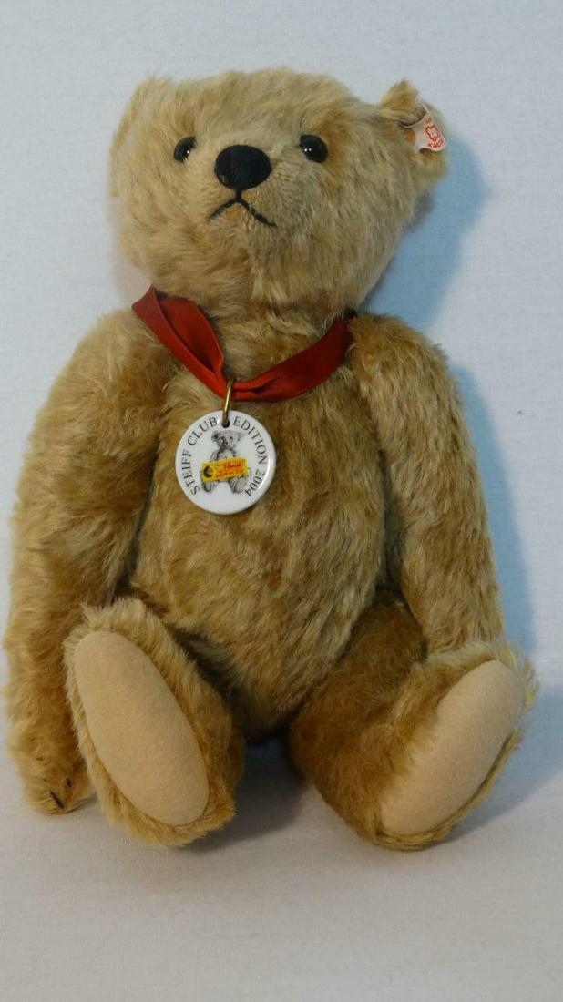 STEIFF 2004 CLUB FRANZ TEDDY BEAR EAN 420405 #00764 COA: STEIFF 2004 CLUB FRANZ TEDDY BEAR EAN 420405 #00764 COA BAG & SEAL & SHIPPER Description STEIFF 2004 CLUB FRANZ 12 inch 5 way jointed Blond mohair EAN 420405 Ltd Ed 00764 COA BAG WOOD & BRASS SEAL WIT