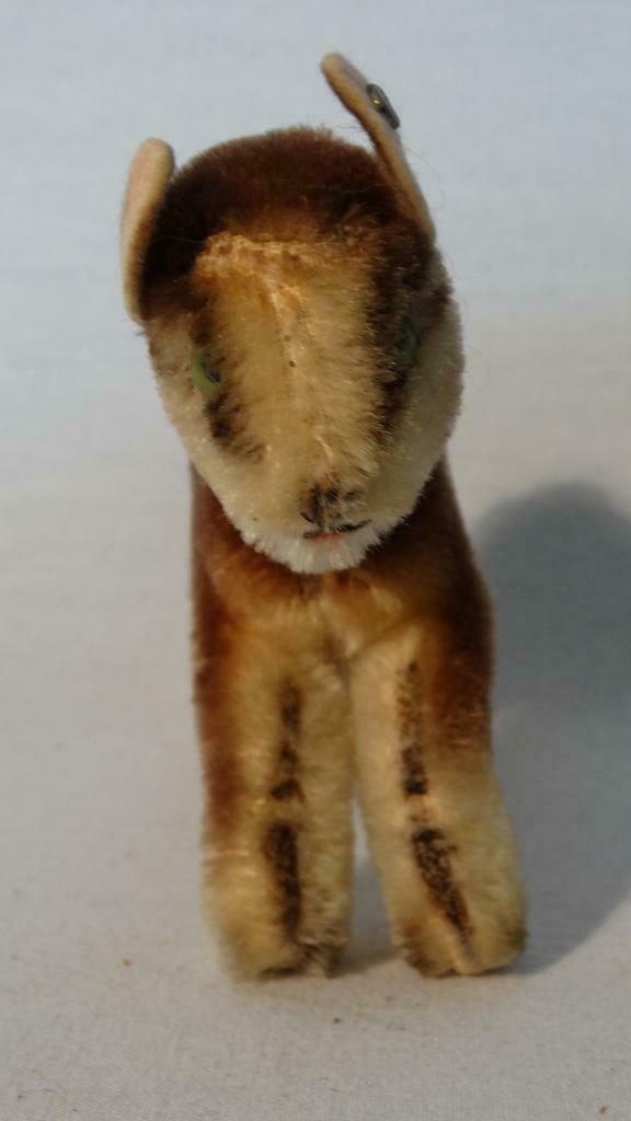 1961 STEIFF RARE BABY CHAMOIS BUCK 12CM 5" 6312,00: 1961 STEIFF RARE BABY CHAMOIS BUCK 12CM 5" 6312,00 RAISED SCRIPT BUTTON Description 1961 RARE VINTAGE STEIFF BABY CHAMOIS BUCK 12 CM 4 INCHES 6312,00 STANDING ON ALL FOUR LEGS GREEN GLASS EYES, BEIGE 