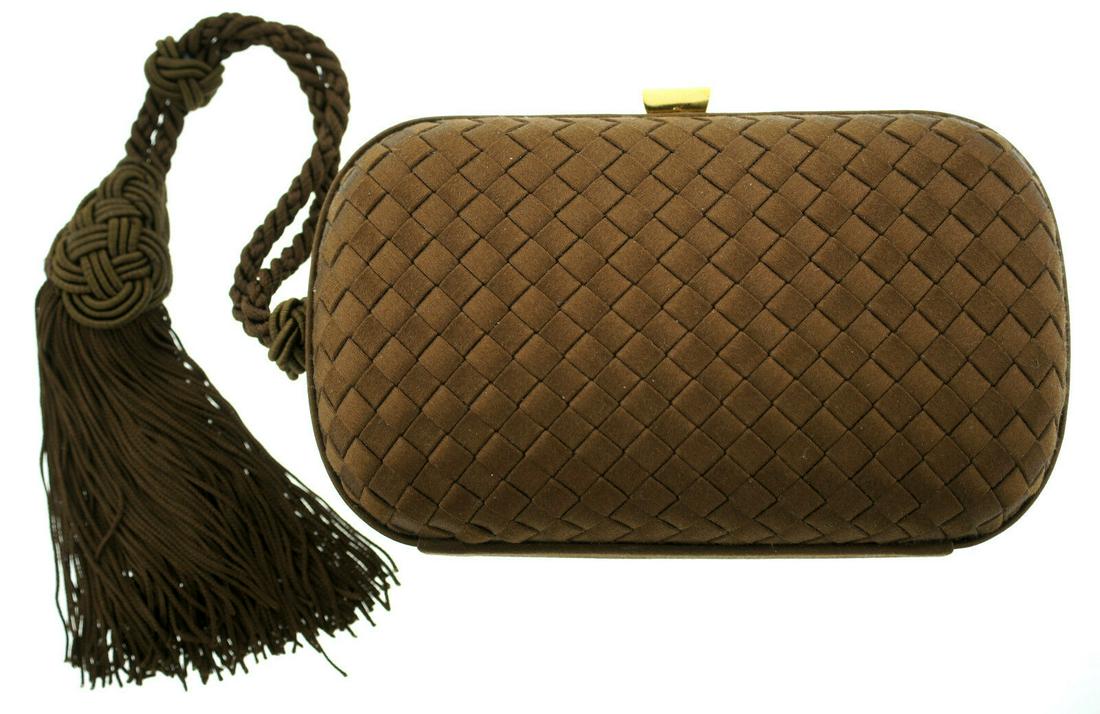 BOTTEGA VENETA MADE IN ITALY EVENING BAG CLUTCH WALLET: N(W)-NOO CHLOE TIMELESS DREAM OF EVERY WOMAN HANDBAG DUST BAG PAPERS MUST HAVE BAG GREAT DESIGN SUPER STYLISH This lovely bag is a wonderful and tasteful compliment to any classic, casual or sporty ou