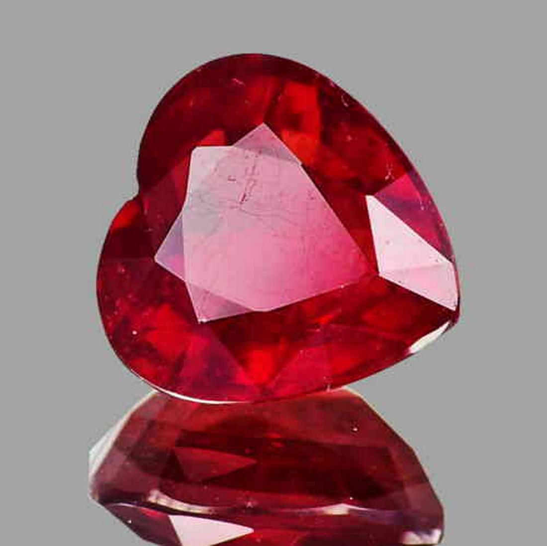 2,08 cts Natural Heart Blood Red Ruby (1 of 2)