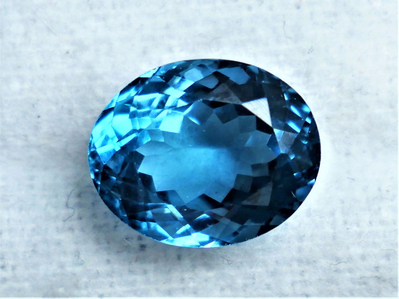LONDON BLUE TOPAZ 9.40 ct **CERTIFIED IGI** (1 of 2)