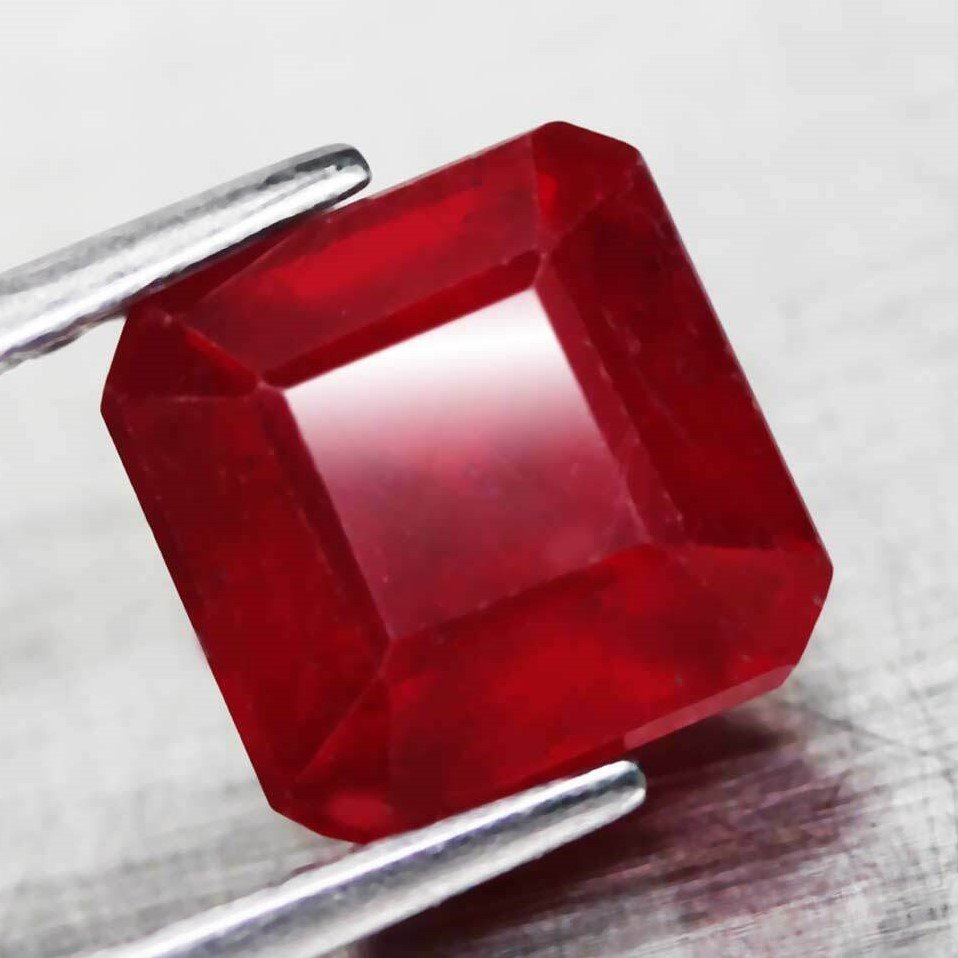 2,81 cts Natural Scissor Cut Blood Red Ruby (1 of 3)