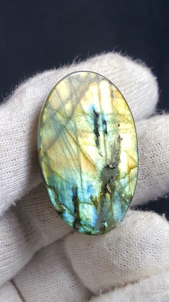 Amazing Flat Back Labradorite Cabochon, 32x23x8 mm,: Title: Amazing Flat Back Labradorite Cabochon, 32x23x8 mm, Oval Shape, Very Good Quality Labradorite Gemstone 49.5 Carats Origin: Afghanistan Additional Information: Amazing Flat Back Labradorite Cabo