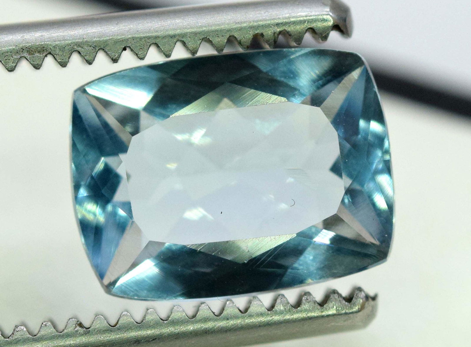 Santa Maria Aquamarine Gemstone - Loupe Clean - 2.15 (1 of 3)