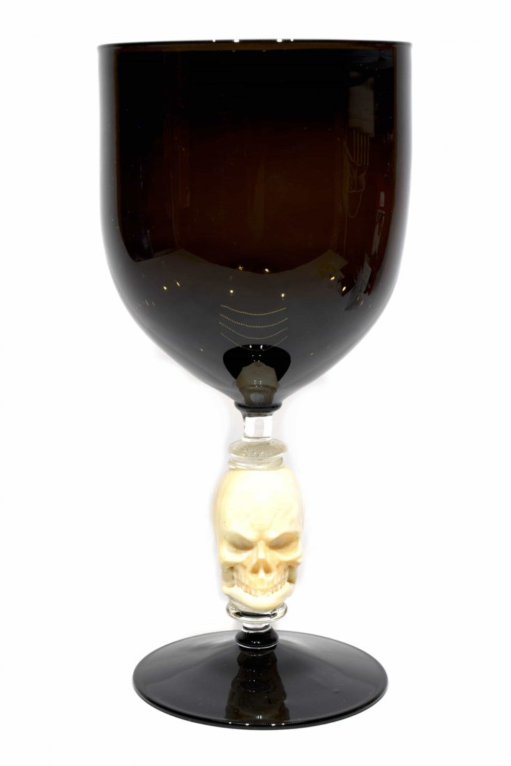 Murano glass Chalice “ Skull “ Special Edition signed: Title: Murano glass Chalice “ Skull “ Special Edition signed Date/Period: 2020 Origin: Murano Dimension: H. 20 cm, L. 9,5 cm, P. 160 grams Material: Glass Maker: Frare Dario Description: Rare ( Sp